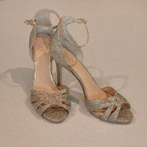 Jewel Badgley Mischka Gold Glitter Special Occasion Spiked Heels Size 9 1/2
